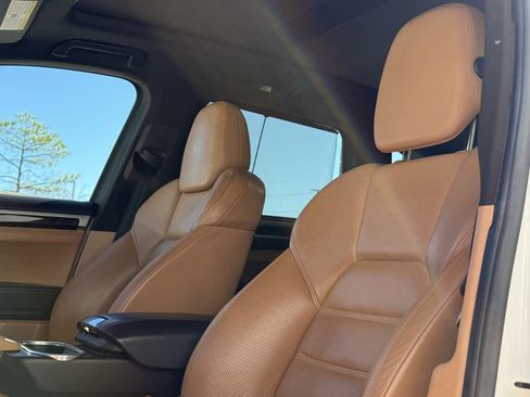 Used 2017 Porsche Cayenne S image 18