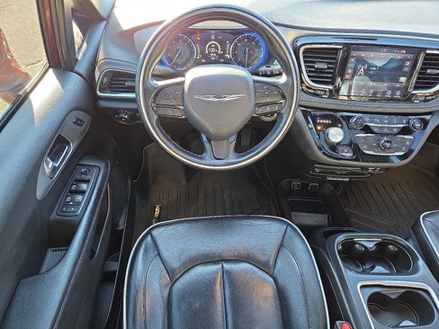 Used 2019 Chrysler Pacifica Limited w/ Advanced Safetytec Group image 13