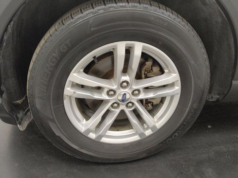 Used 2022 Ford Explorer XLT w/ Equipment Group 202A AWD/4WD image 31