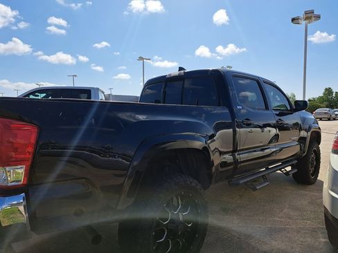Used 2017 Toyota Tacoma SR5 w/ Tow Package RWD image 4