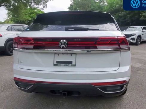 Used 2024 Volkswagen Atlas Cross Sport SE w/ Panoramic Sunroof Package FWD image 7