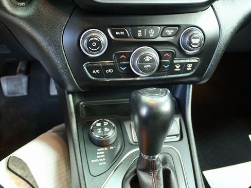 Used 2022 Jeep Cherokee Trailhawk w/ Trailer Tow Group image 19