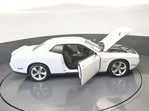 Used 2018 Dodge Challenger R/T image 64