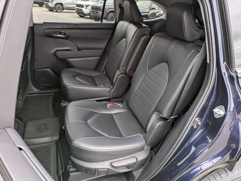 Used 2023 Toyota Highlander XLE AWD/4WD image 20