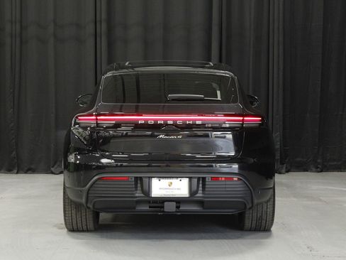 New 2026 Porsche Macan 4 Electric AWD/4WD image 4