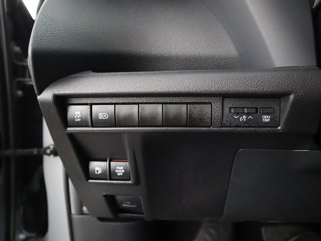 Used 2025 Toyota Sienna XSE FWD image 40