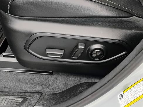 Used 2023 Jeep Grand Cherokee L Limited w/ Luxury Tech Group II image 24