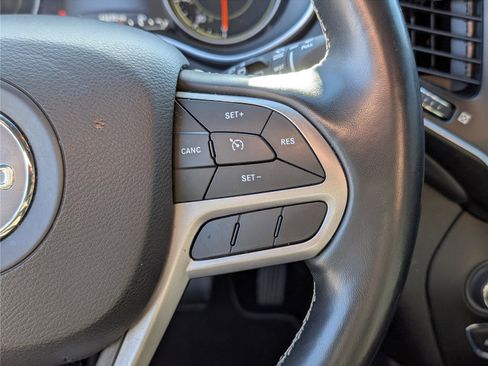 Used 2021 Jeep Cherokee Latitude Lux 80th Anniv w/ Quick Order Package 26U 80TH image 18