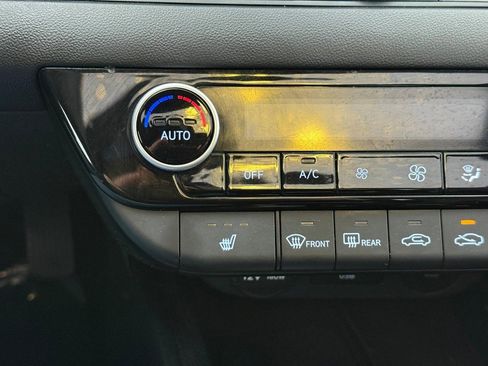 Used 2024 Hyundai Elantra Limited image 21