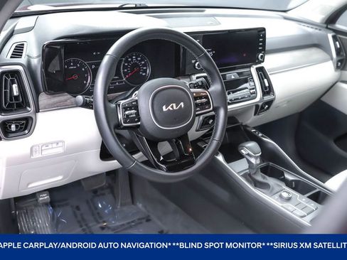 Used 2022 Kia Sorento S image 5
