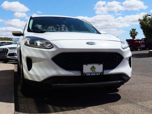 Used 2020 Ford Escape SE image 18