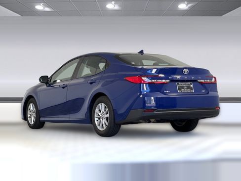 Used 2025 Toyota Camry LE image 3