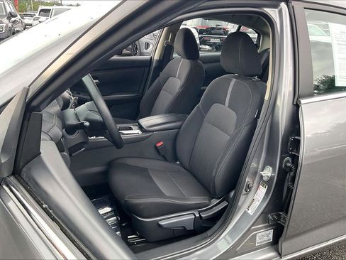 Used 2024 Nissan Sentra SV FWD image 9