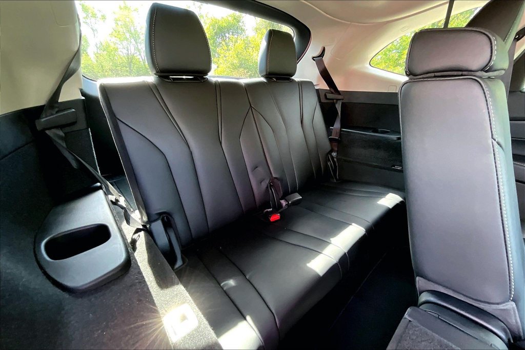 Used 2023 Acura MDX w/ Technology Package AWD/4WD image 38