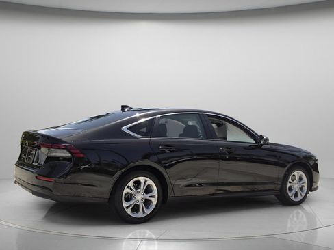 Used 2025 Honda Accord LX image 7