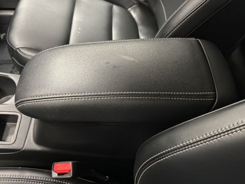 Used 2025 Ford Escape Platinum AWD/4WD image 19
