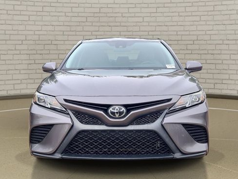Used 2020 Toyota Camry SE w/ Carpet Mat Package FWD image 2
