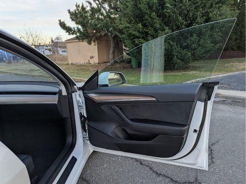 Used 2023 Tesla Model 3 Standard Range image 11