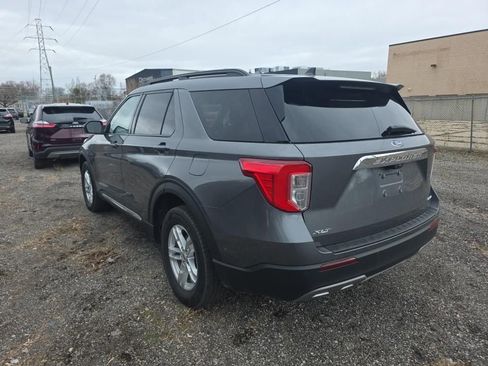 Used 2023 Ford Explorer XLT w/ Equipment Group 202A image 5
