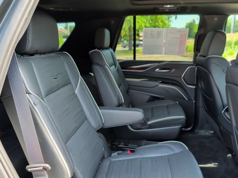 Used 2023 Cadillac Escalade Premium Luxury AWD/4WD image 35