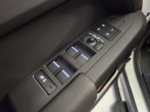 Used 2026 Land Rover Defender 110 S AWD/4WD image 36