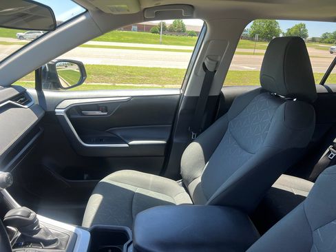 Used 2024 Toyota RAV4 XLE w/ Convenience Package FWD image 19