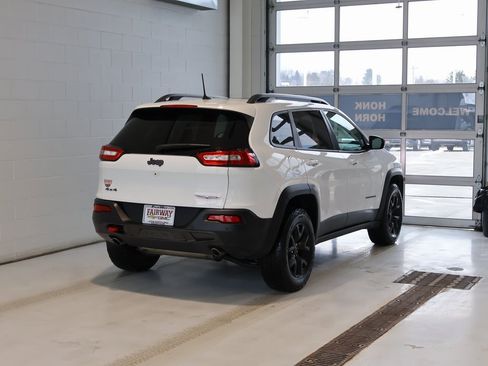 Used 2018 Jeep Cherokee Trailhawk w/ Comfort/Convenience Group image 3