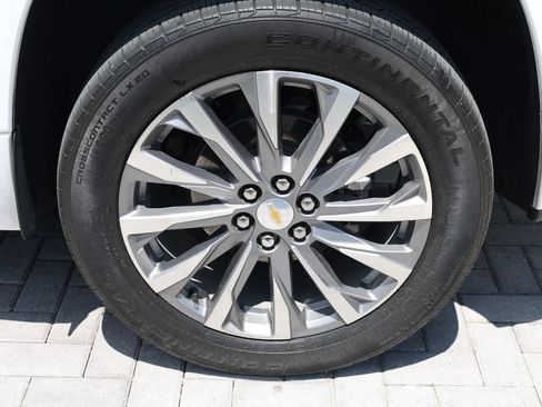 Used 2023 Chevrolet Traverse Premier FWD image 46