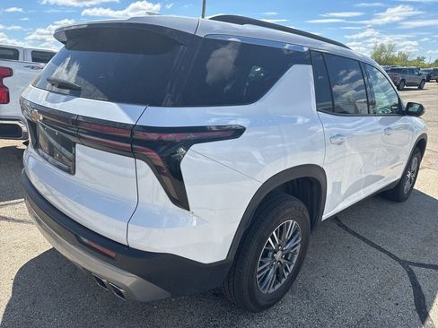 Certified 2025 Chevrolet Traverse LT AWD/4WD image 4