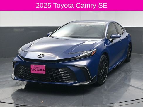 Used 2025 Toyota Camry SE image 2