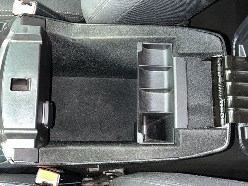 Used 2016 Ford Explorer XLT image 24