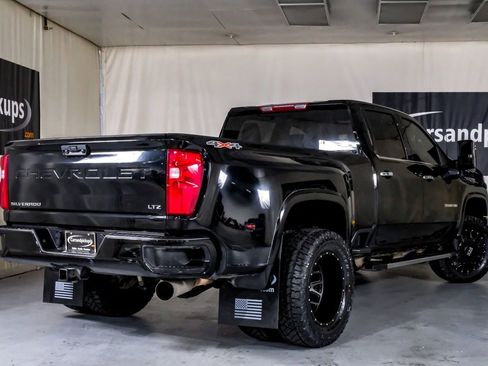 Used 2024 Chevrolet Silverado 3500 LTZ w/ LTZ Convenience Package image 9