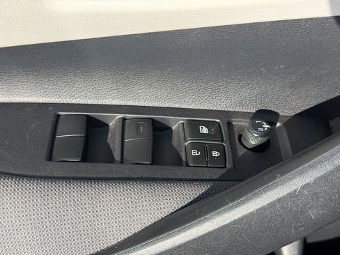 Used 2020 Toyota Corolla LE FWD image 7
