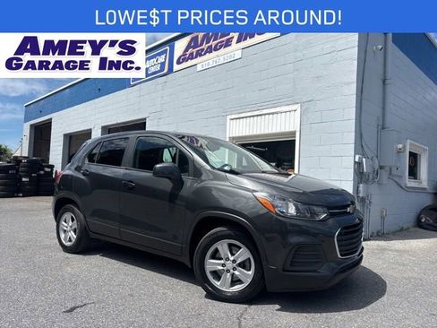 Used 2020 Chevrolet Trax LS FWD image 1