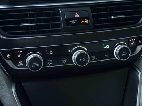 Used 2020 Honda Accord Touring image 32