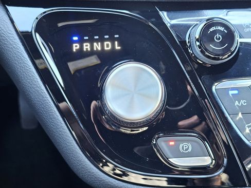 New 2026 Chrysler Pacifica Select image 14