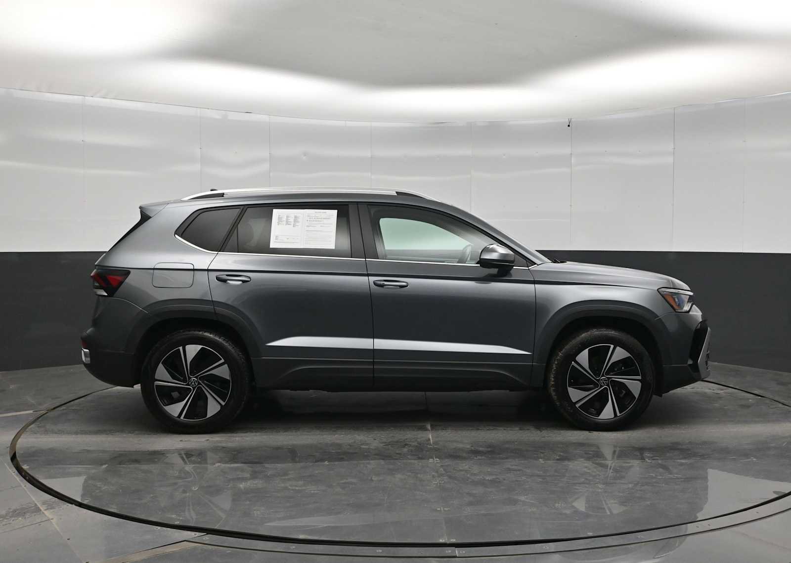 Used 2026 Volkswagen Taos SE AWD/4WD image 9