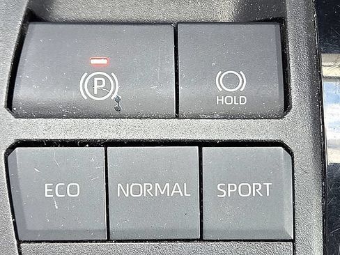 Used 2020 Toyota RAV4 XLE FWD image 20