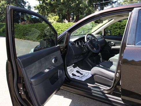 Used 2011 Nissan Versa 1.8 S w/ Plus Pkg FWD image 5