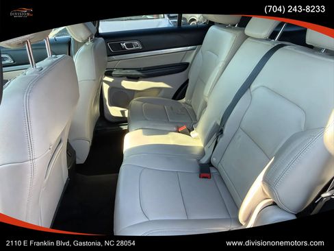 Used 2018 Ford Explorer XLT w/ Equipment Group 202A AWD/4WD image 9