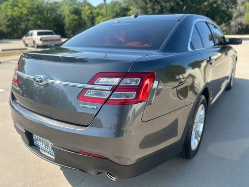 Used 2017 Ford Taurus SE FWD image 6