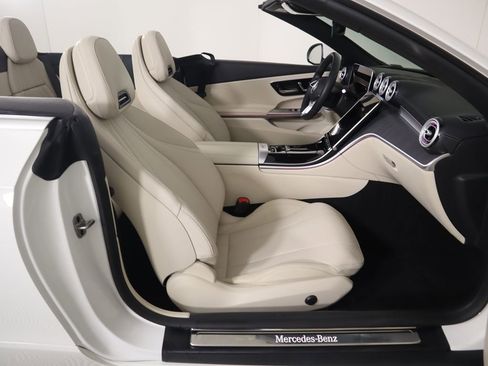 Certified 2025 Mercedes-Benz CLE 300 4MATIC Cabriolet image 28