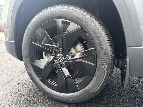 New 2026 Volkswagen Taos SE FWD image 8