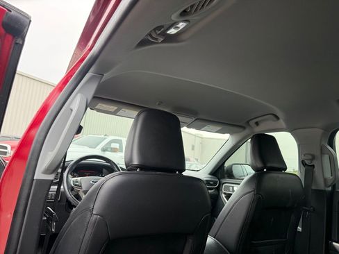 Used 2021 Ford Explorer XLT w/ Equipment Group 202A RWD image 9