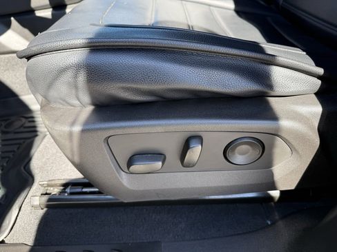 Used 2024 Chevrolet Colorado Trail Boss w/ Technology Package image 15