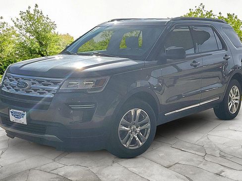 Used 2019 Ford Explorer XLT FWD image 1