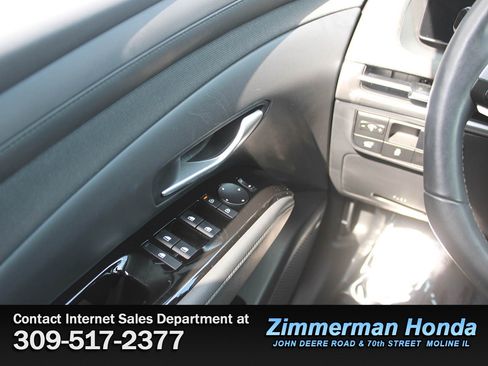 Used 2025 Hyundai Tucson Limited AWD/4WD image 15