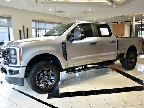 Used 2023 Ford F250 XL w/ STX Appearance Package AWD/4WD image 3