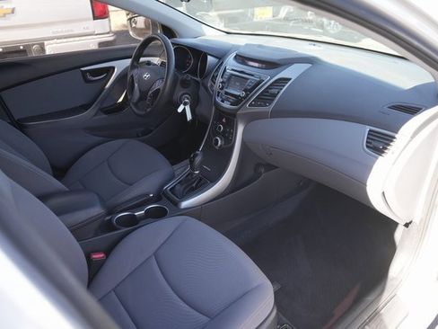 Used 2015 Hyundai Elantra SE w/ Option Group 02 image 17