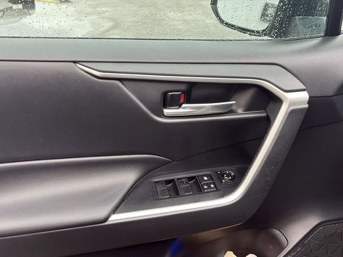 Used 2019 Toyota RAV4 XLE w/ Convenience Package image 11